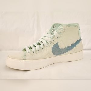 Nike Shoe SB Blazer Court Mid Barely  Green Canvas Sneaker Pre-owned